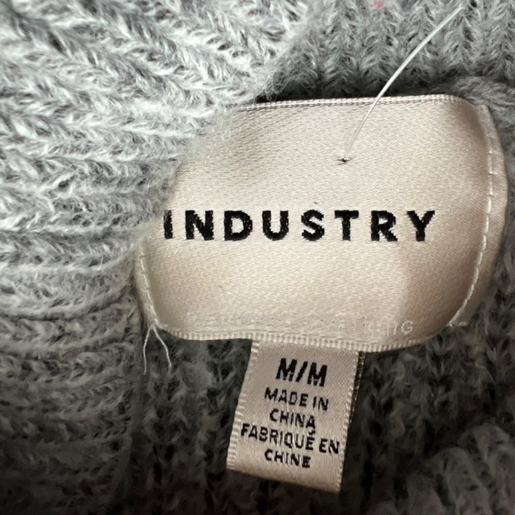 NWOT Industry Chic Gray Turtleneck Warm Sweater for Women Size M - Picture 6 of 6